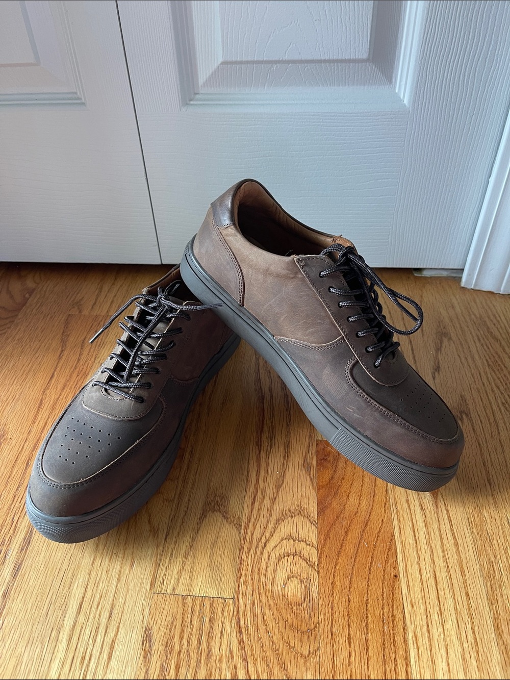 Thursday brown leather casual shoes